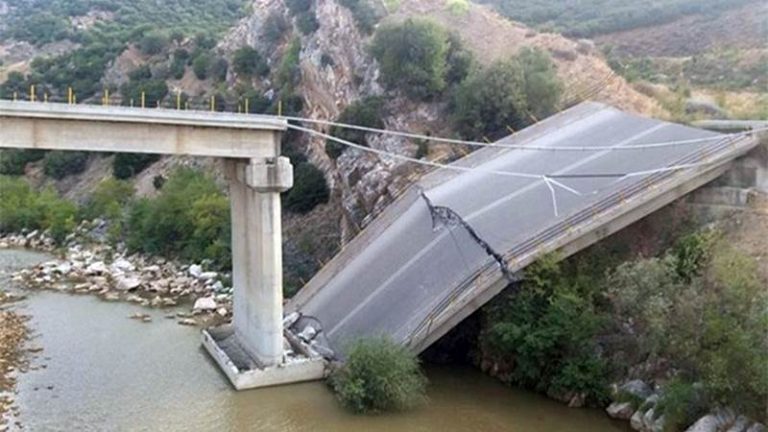 Κατέρρευσε τμήμα γέφυρας στην Ξάνθη Κατέρρευσε τμήμα γέφυρας στην Ξάνθη