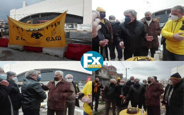 Κοπή Πρωτοχρωνιάτικης πίτας φίλων της ΑΕΚ μπροστά απο το Γήπεδο με την παρουσία του Δημάρχου Γιάννη Βούρου Κοπή Πρωτοχρωνιάτικης πίτας φίλων της ΑΕΚ μπροστά απο το Γήπεδο με την παρουσία του Δημάρχου Γιάννη Βούρου