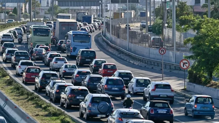 Τροχαίο στη Νέα Φιλαδέλφεια – Μεγάλες καθυστερήσεις στον Κηφισό προς Λαμία