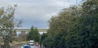 Αγανάκτηση οδηγών για τη συνεχή λίμνη νερού στον παράδρομο Νέα Φιλαδέλφεια – Αχαρναί: Μεγάλος κίνδυνος