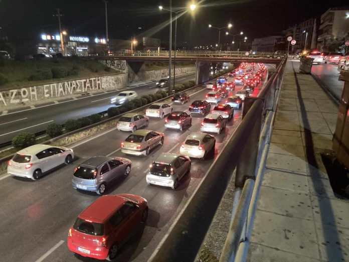 ALT= Στο «κόκκινο» η κίνηση στην Αττική και στη Νέα Φιλαδέλφεια