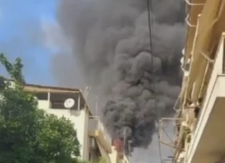 Άγιοι Ανάργυροι: Ισχυρή έκρηξη και φωτιά σε ταράτσα σπιτιού – Άμεση κινητοποίηση της Πυροσβεστικής