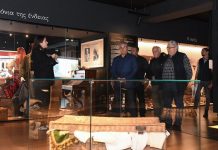 Επίσκεψη του Δημήτρη Κουτσούμπα στο Μουσείο Προσφυγικού Ελληνισμού στη Νέα Φιλαδέλφεια