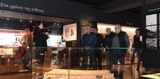 Επίσκεψη του Δημήτρη Κουτσούμπα στο Μουσείο Προσφυγικού Ελληνισμού στη Νέα Φιλαδέλφεια