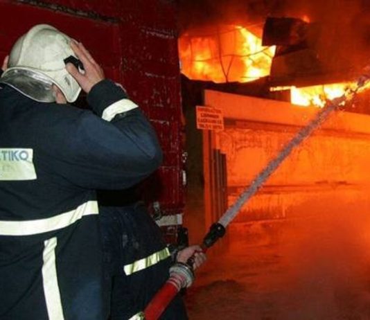 Φωτιά σε εγκαταλελειμμένο κτίριο στη Νέα Χαλκηδόνα