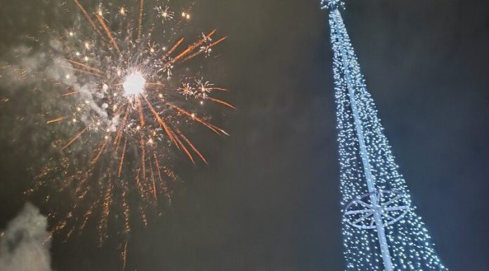 alt= Ανάμα Χριστουγεννιάτικου Δέντρου στη Νέα Φιλαδέλφεια στις 13 Δεκεμβρίου