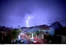 Καιρός Εβδομάδας Χριστουγέννων: Βροχές και καταιγίδες σε Αθήνα και Νέα Φιλαδέλφεια