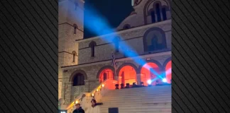 Rave πάρτι στα σκαλιά ναού στο Γαλάτσι: Αντιδράσεις για τη δράση του Δήμου Αθηναίων