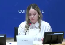 «Τα παιδιά δεν είναι παράπλευρες απώλειες»: Η 20χρονη που συγκλόνισε το Ευρωπαϊκό Κοινοβούλιο μιλώντας για τη δολοφονία της μητέρας της στο Μενίδι