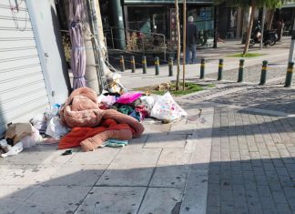 Πλατεία Πατριάρχου: Η δήλωση του Μανώλη Διαγουμά για τον άνδρα σε κατάσταση αστεγίας