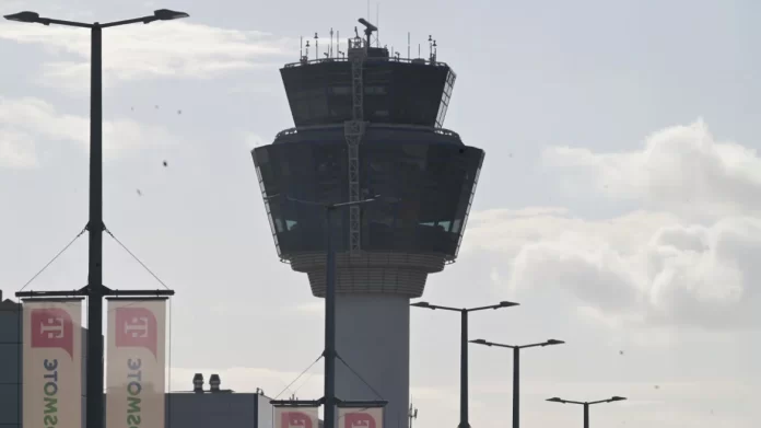 alt= Εισαγγελική έρευνα για το μπλακάουτ στο FIR Αθηνών – Δήμας: «Θα πέσουν κεφάλια, αλλαγή συστημάτων το 2028»