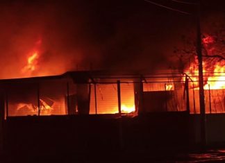 Πυρκαγιά σε εργοστάσιο πλαστικών στο Μενίδι – Ολοσχερής καταστροφή και συναγερμός