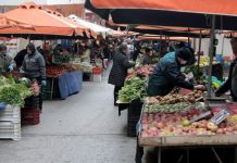 Αλλαγές στις λαϊκές αγορές μετά τη συμφωνία Θεοδωρικάκου με τους επαγγελματίες