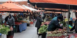 Αλλαγές στις λαϊκές αγορές μετά τη συμφωνία Θεοδωρικάκου με τους επαγγελματίες