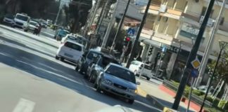 Νέα Φιλαδέλφεια: Τρία αυτοκίνητα μαζί στο αντίθετο ρεύμα στην Λεωφ Δεκελείας προς Πίνδου