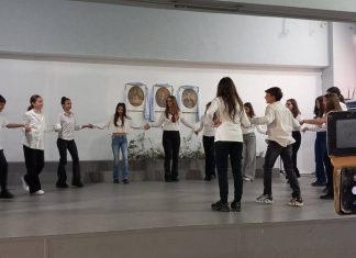 25η Μαρτίου: Εντυπωσιακή σχολική γιορτή στο 1ο Γυμνάσιο Νέας Φιλαδέλφειας – Δείτε φωτογραφίες