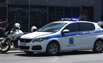 Μενίδι: Συμμορία ανηλίκων έστηνε εμπόδια στον δρόμο και λήστευε οδηγούς – 9 συλλήψεις