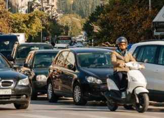 Αττική: 712 πρόστιμα για κράνος σε μια εβδομάδα – Τι προβλέπει ο νέος ΚΟΚ