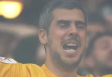 ΑΕΚ: Viral οπαδός στη Νέα Φιλαδέλφεια λύγισε σε κλάματα – Το επικό σχόλιο της συζύγου του