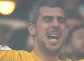 ΑΕΚ: Viral οπαδός στη Νέα Φιλαδέλφεια λύγισε σε κλάματα – Το επικό σχόλιο της συζύγου του