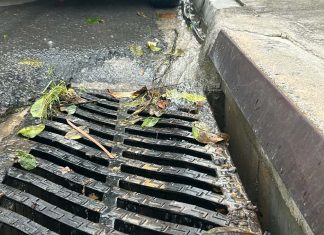 Νέα Φιλαδέλφεια: Συνεχίζεται διαρροή νερού στην οδό Δημοσθένους – Τι ζητούν οι κάτοικοι