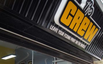 The Crew Νέα Φιλαδέλφεια: Το απόλυτο custom print shop για T-Shirts, κούπες και μοναδικά σχέδια