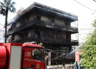 Ίλιον: Μεγάλη φωτιά σε κατάστημα ανταλλακτικών – Ζημιές σε διαμερίσματα