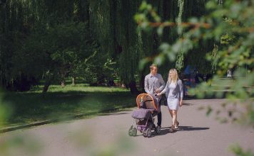 Άνοιξη με μωρό: Πώς να οργανώσετε σωστά τις καθημερινές βόλτες χωρίς άγχος