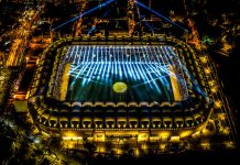 Η ΑΕΚ ύψωσε τεράστια σημαία έξω από την Allwyn Arena – Νέα εικόνα στη Νέα Φιλαδέλφεια