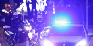 Συνελήφθη η διαχειρίστρια της ομάδας «Οι γειτονιές μας Νέα Φιλαδέλφεια», Άννα Σιδηροπούλου, μετά από μήνυση του Χάρη Τομπούλογλου