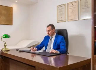 Βρογχοκήλη & Χειρουργός Θυρεοειδούς: Πότε Χρειάζεται Χειρουργική Αντιμετώπιση; Βρογχοκήλη & Χειρουργός Θυρεοειδούς: Πότε Χρειάζεται Χειρουργική Αντιμετώπιση;