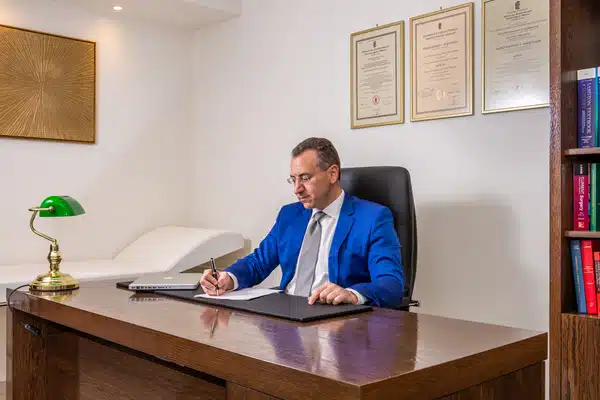 Βρογχοκήλη & Χειρουργός Θυρεοειδούς: Πότε Χρειάζεται Χειρουργική Αντιμετώπιση;