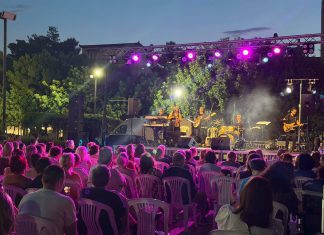 Δείτε εικόνες από τη συναυλία της Μπέσσυ Αργυράκη και του Λάκη Τζορντανέλλι στη Νέα Χαλκηδόνα Δείτε εικόνες από τη συναυλία της Μπέσσυ Αργυράκη και του Λάκη Τζορντανέλλι στη Νέα Χαλκηδόνα