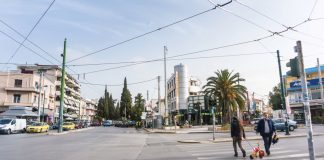 4 στάσεις για αγορές και περιποίηση στη Νέα Φιλαδέλφεια