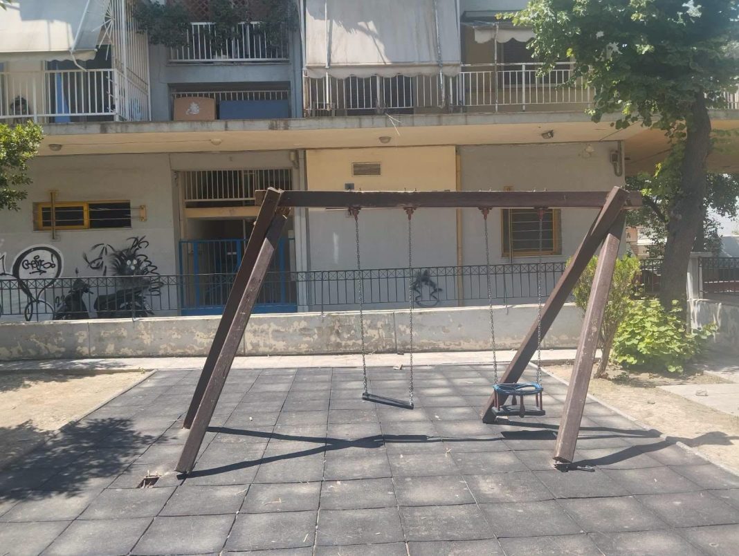 Βανδαλισμοί στην παιδική χαρά της πλατείας Κολοκοτρώνη – Άμεση αποκατάσταση των ζημιών