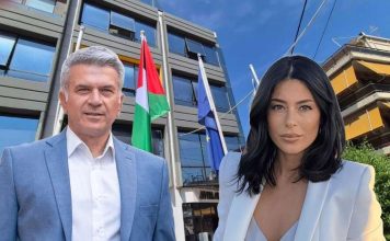 Νέα Ιωνία: Απάντηση Μανούρη στη Λατινοπούλου για την παλαιστινιακή σημαία Νέα Ιωνία: Απάντηση Μανούρη στη Λατινοπούλου για την παλαιστινιακή σημαία