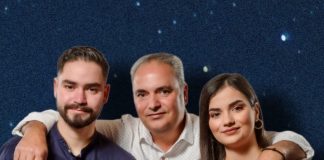 Νησιώτικο γλέντι στους Αγίους Αναργύρους με τα Βερυκοκάκια Νησιώτικο γλέντι στους Αγίους Αναργύρους με τα Βερυκοκάκια